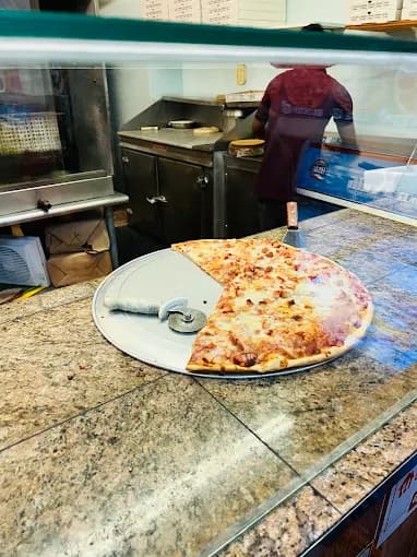 Medina Fried Chicken & Pizza photo 3