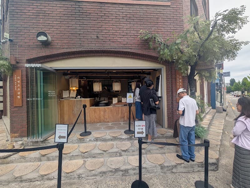 Jayeondo Sogeumppang (Salt Bread) in Yanghwa-ro 21-gil
