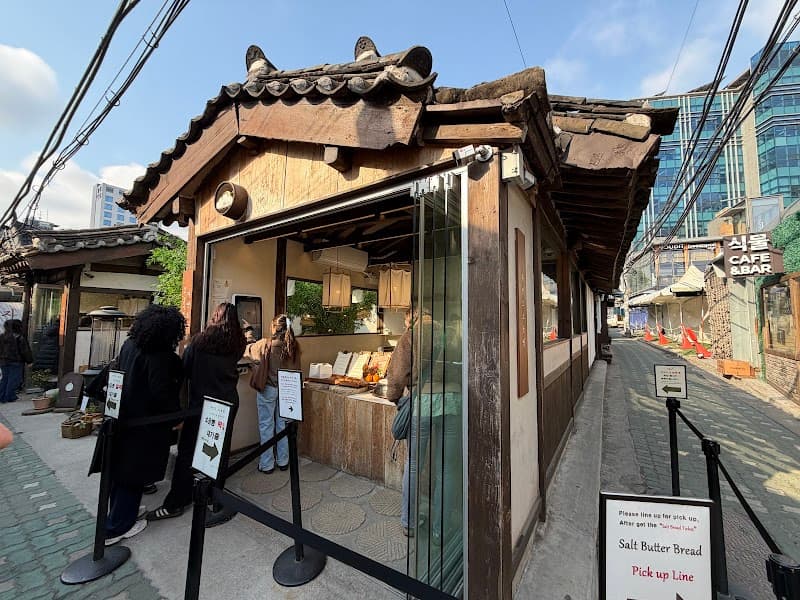 Jayeondo Sogeumppang (Salt Bread) in Jongno District