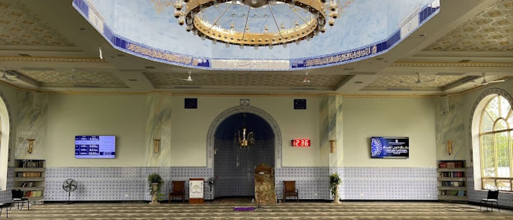 Masjid ul-Islam mosque in Elgin, IL