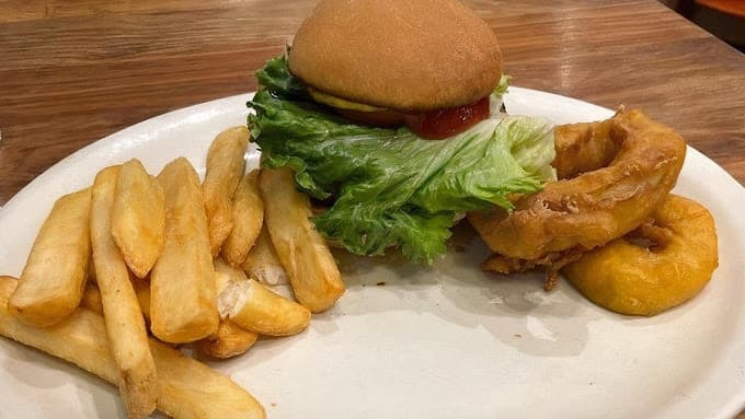 Junior's Restaurant & Bakery in Brooklyn