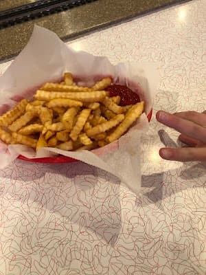 2Toots Train Whistle Grill in Glen Ellyn