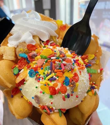 Eiffel Waffle in Downers Grove