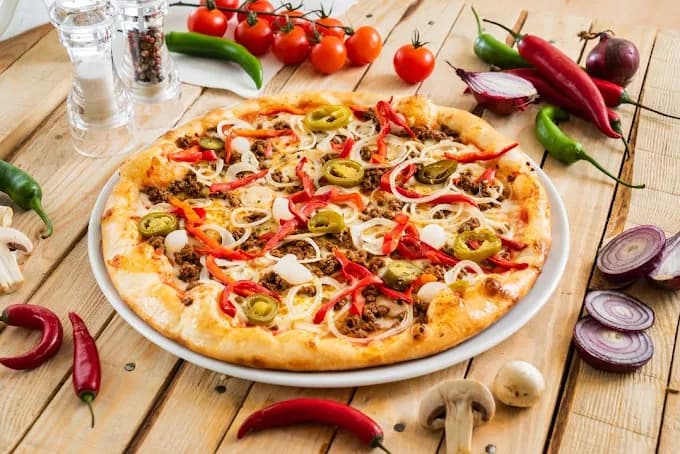 Lazuri Chicken ‘N’ Pizza in Boston