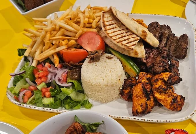 Istanbul Diner Café in Saugus