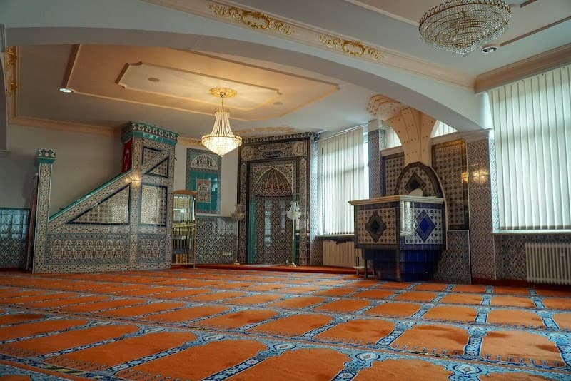 Hauptbahnhof Camii