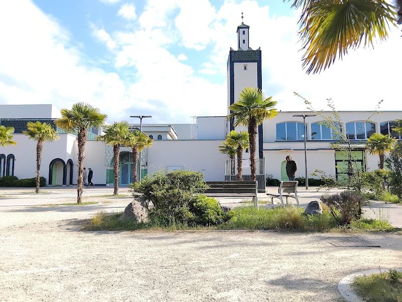 Grande Mosquée de Mantes la Jolie mosque in Mantes-la-Jolie, Yvelines