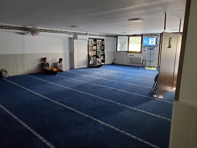 Mosquée de Montigny-le-Bretonneux mosque in Montigny-le-Bretonneux, Île-de-France