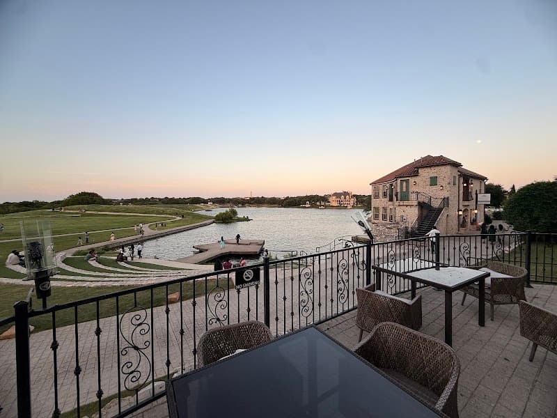 Moonrise Lake Lounge