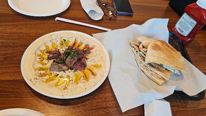 Dubai Café & Grill