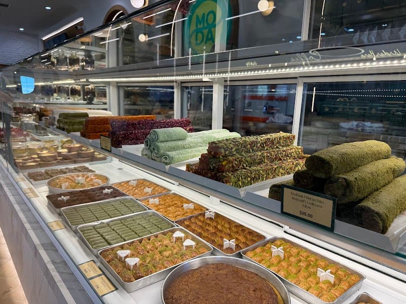 Moda Café & Bakery