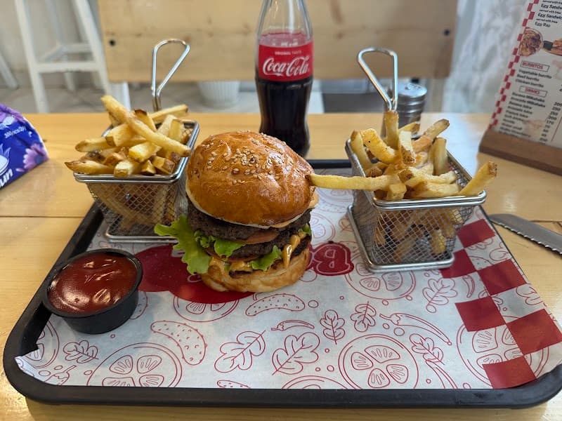 Burger Hub Kazanchis in Addis Ababa