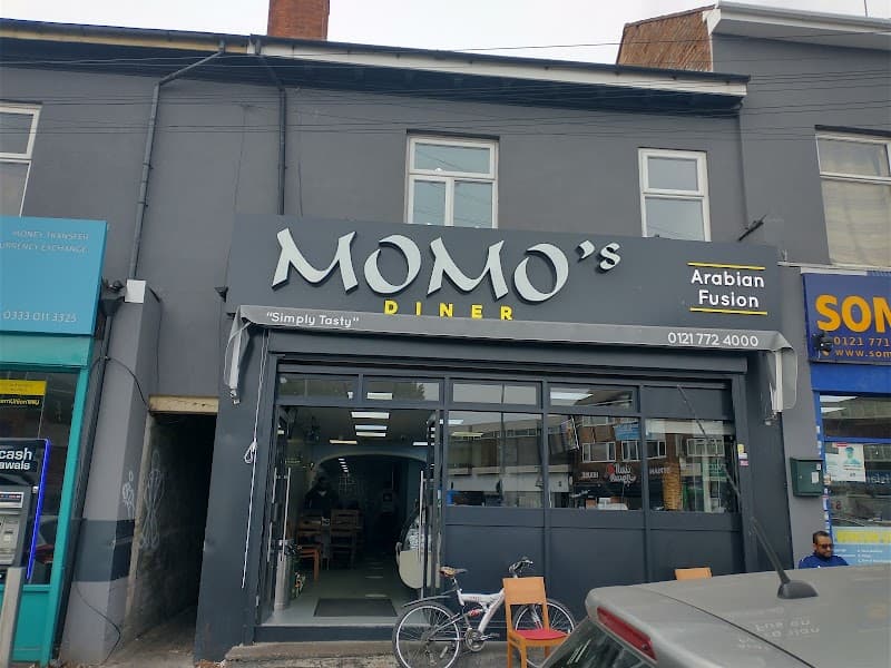 MoMo's