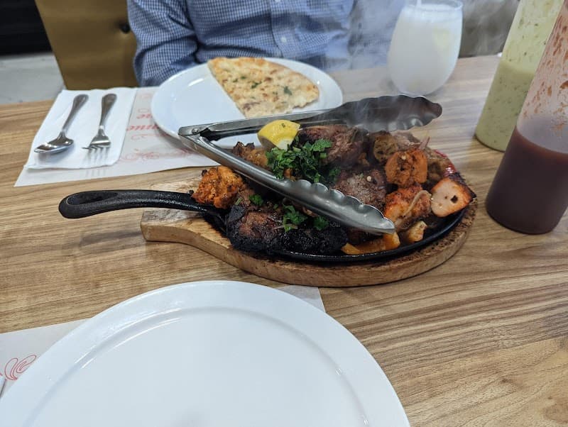Halal Tandoori Flames in Montréal