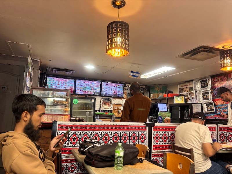 Student Tasty Biryani in Montréal