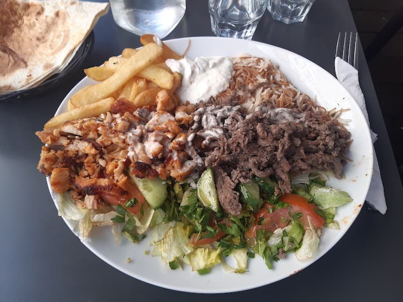 Chez Nous Les Libanais