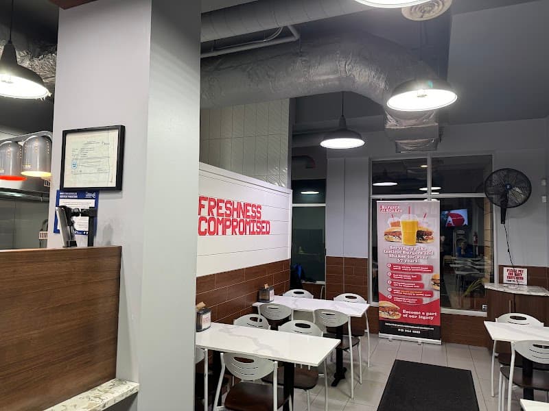 Burgers & Shakes in Ottawa