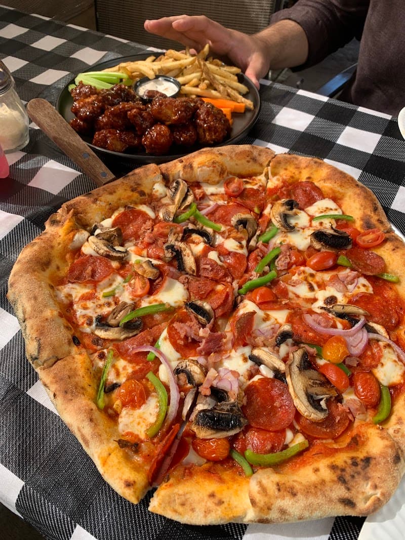 Mom & Pops Pizzeria Halal in Rosarito