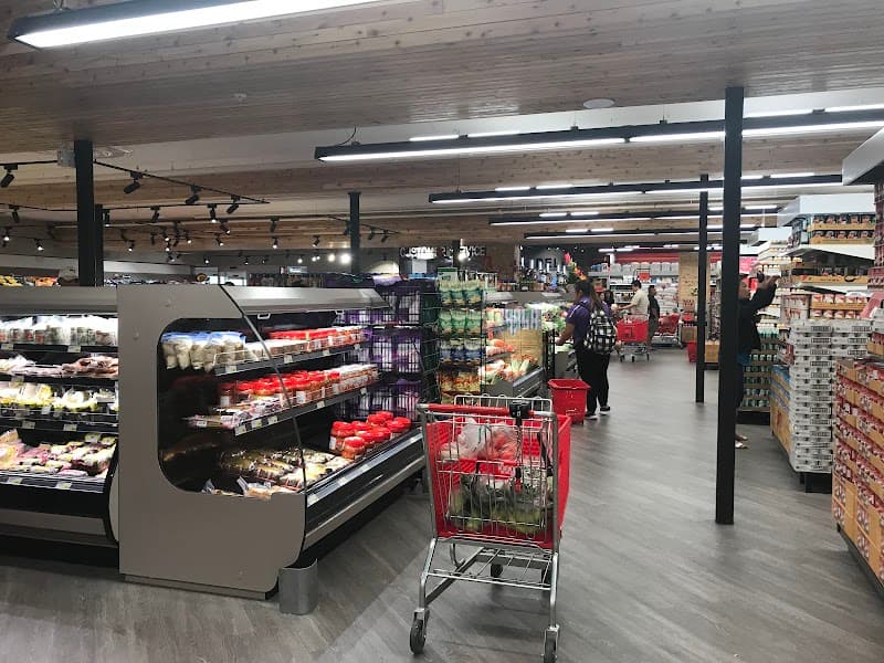 Lucky Supermarket