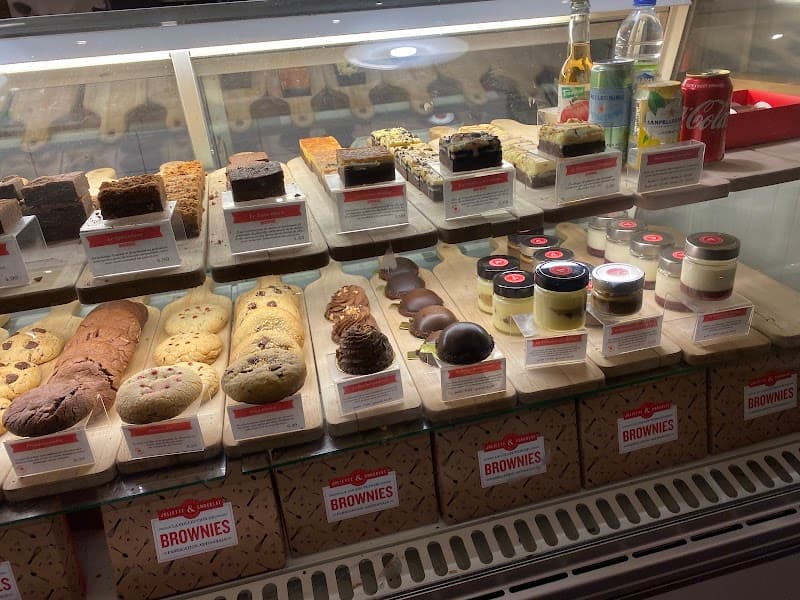 Baker's et Maya in Montréal
