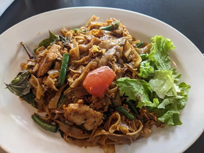 Garlic Thai Cuisine & Sushi Bar