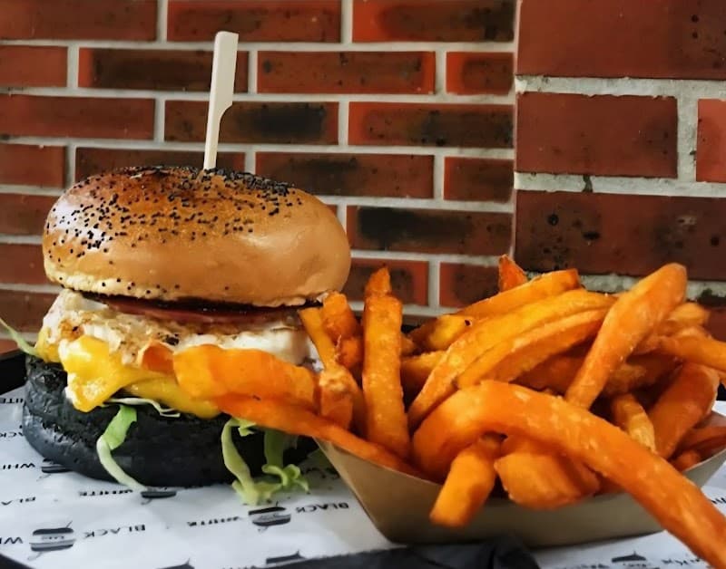 Black & White Burger Châtelet in Paris