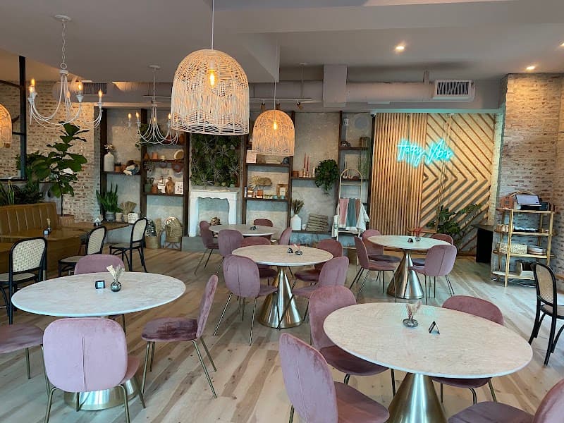 Hatch44 Café in Metuchen