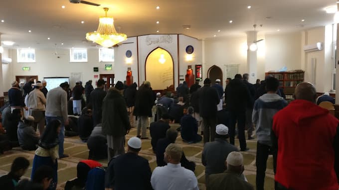 Jamia Masjid & Islamic Centre mosque in Slough, Berkshire