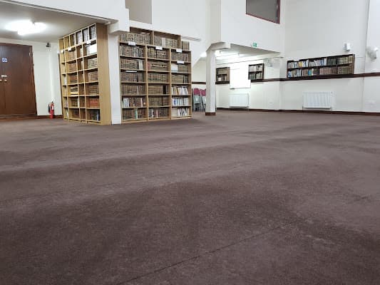 Markaz Mu'aadh Ibn Jabal mosque in Slough, Berkshire