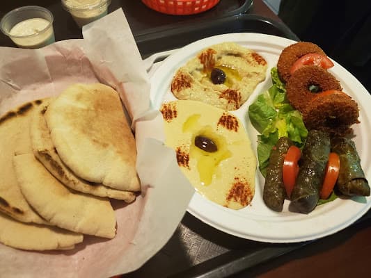 Larsa's Kitchen in Elgin