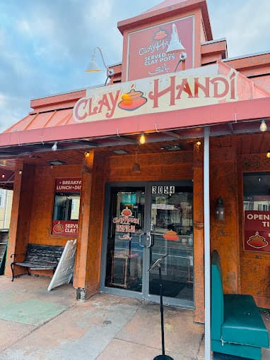 Photo of Clay Handi